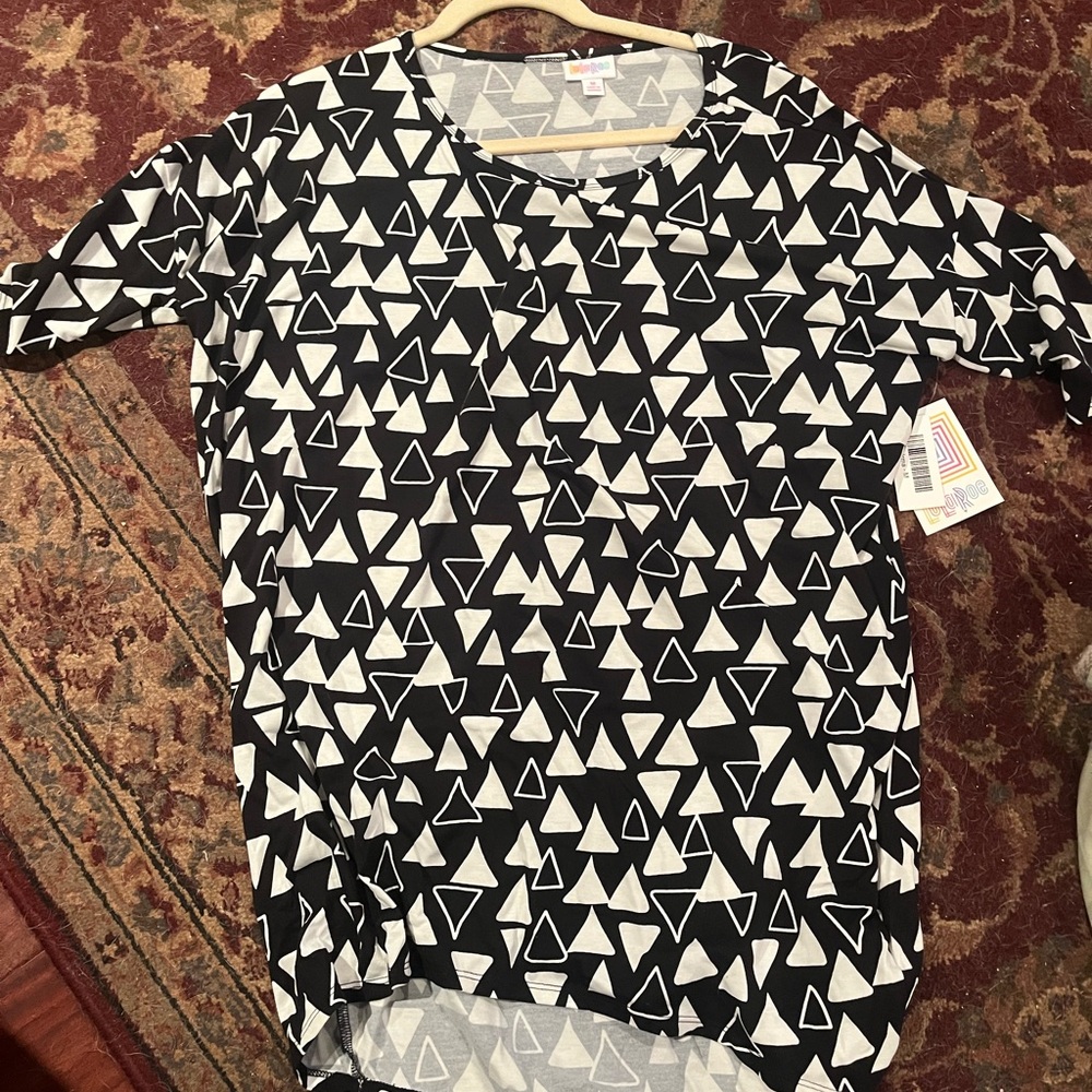 LuLaRoe Irma Black & White Triangle Print Tunic Top Size Medium